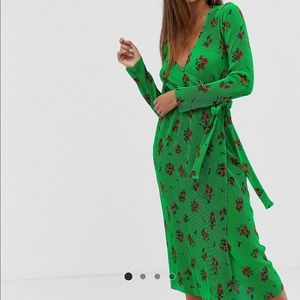 Perfect condition Asos midi plisse wrap dress